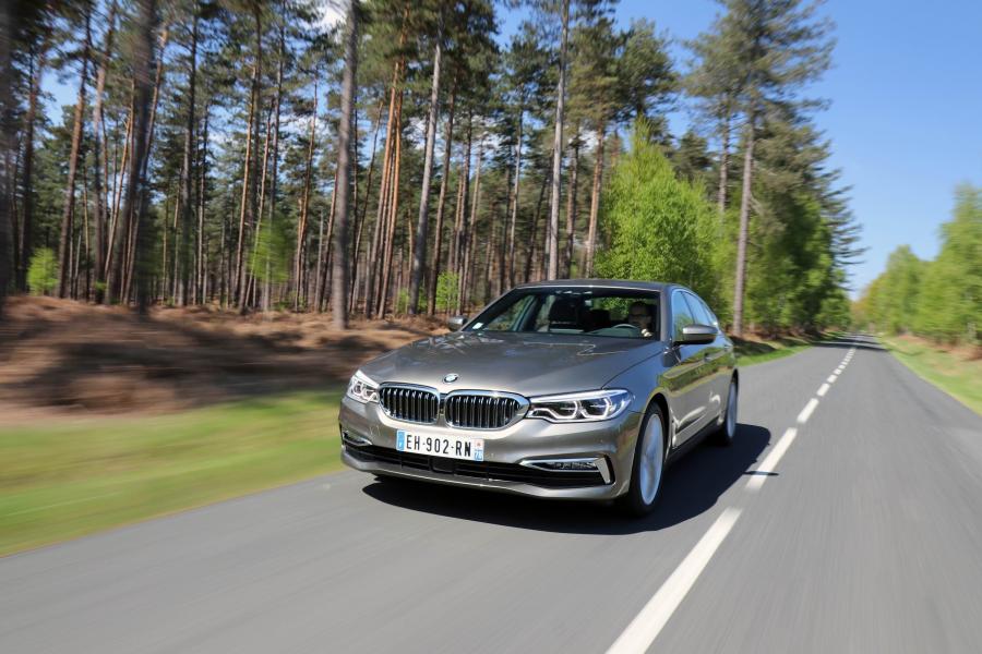  BMW 520d xDrive Sedan Luxury Line 2017 года  (WW) (фото 16 из 21)